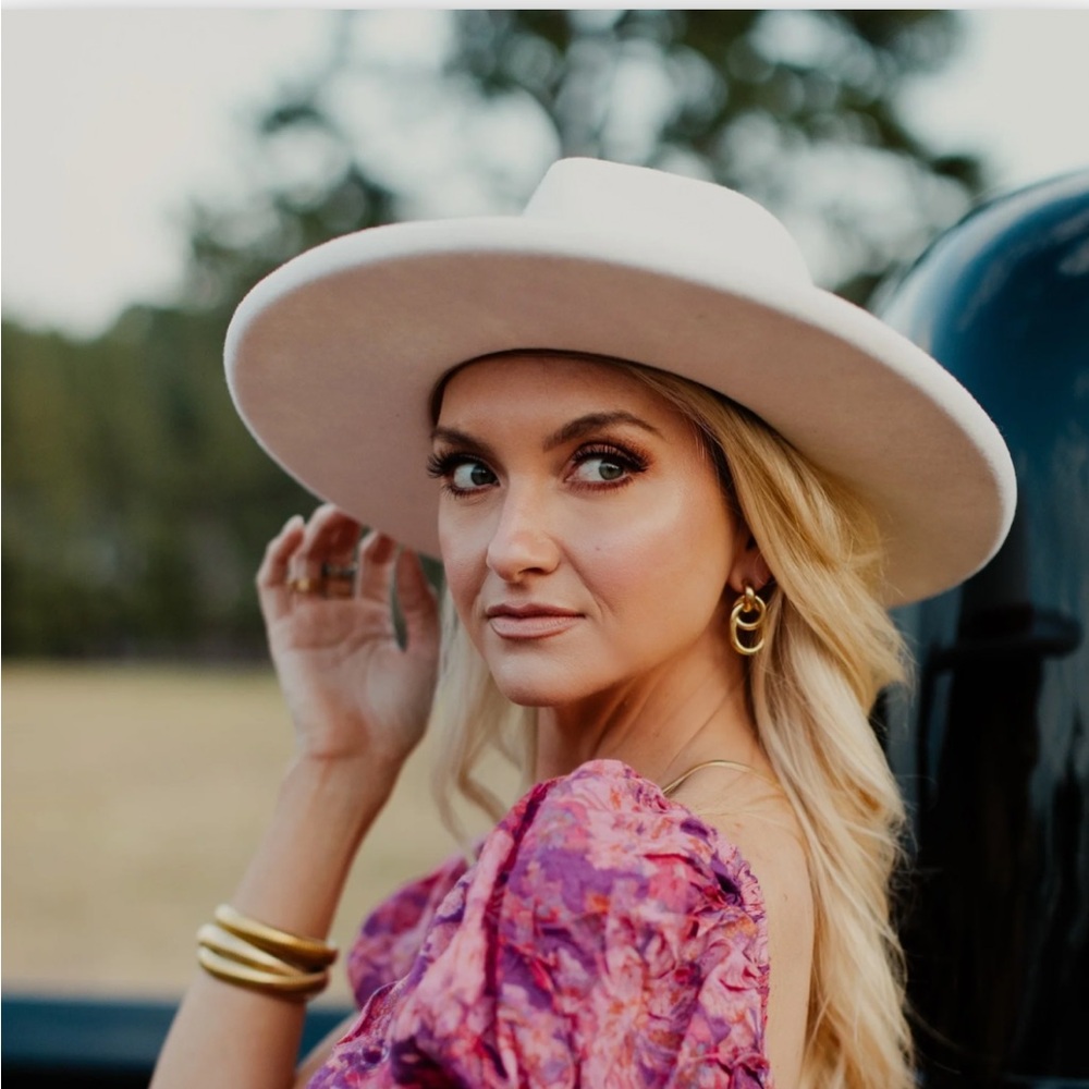 Victoria Emerson Rodeo Earrings - gold